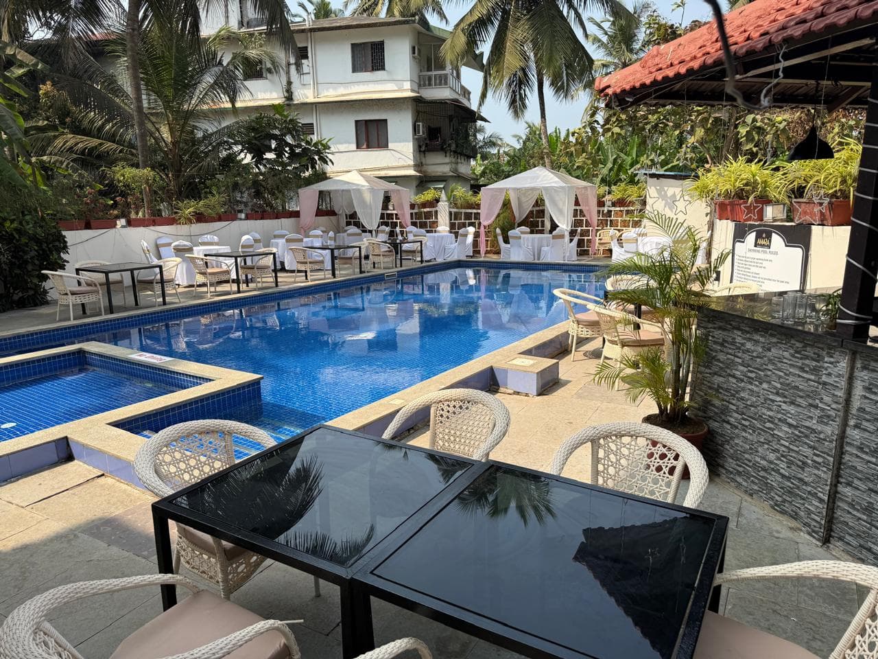 Sundowner Candolim Resort