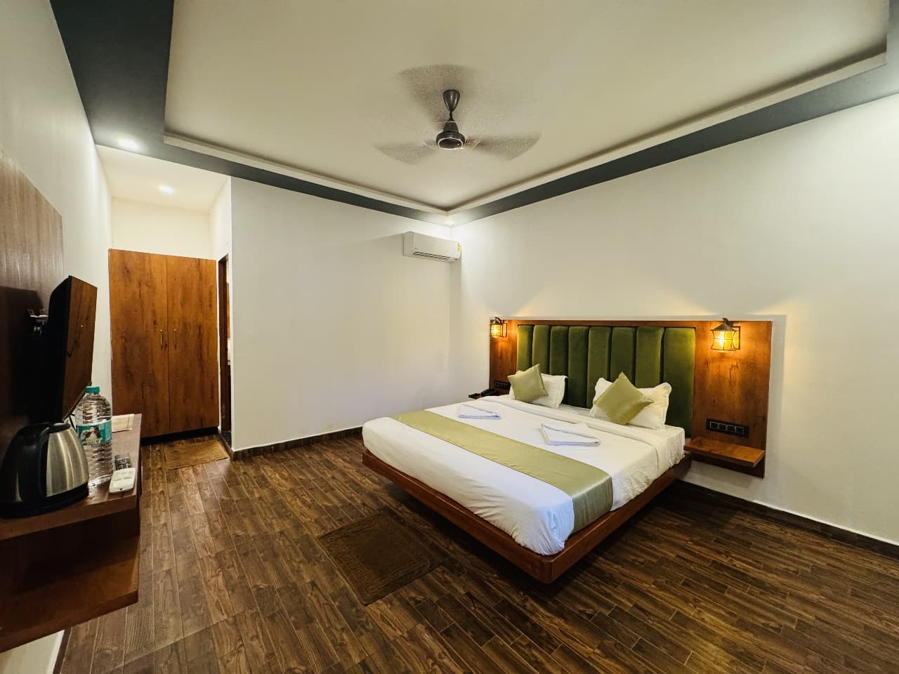 Vellum Shore Hotel — view 3
